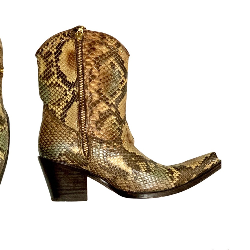 Price drop!! 💲 1 DAY ONLY! Gorgeous CORRAL TEAL PYTHON SNIP TOE BOOTS